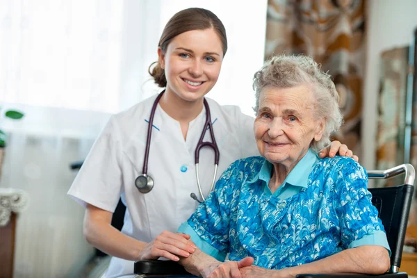auxiliar de enfermeria para adulto mayor